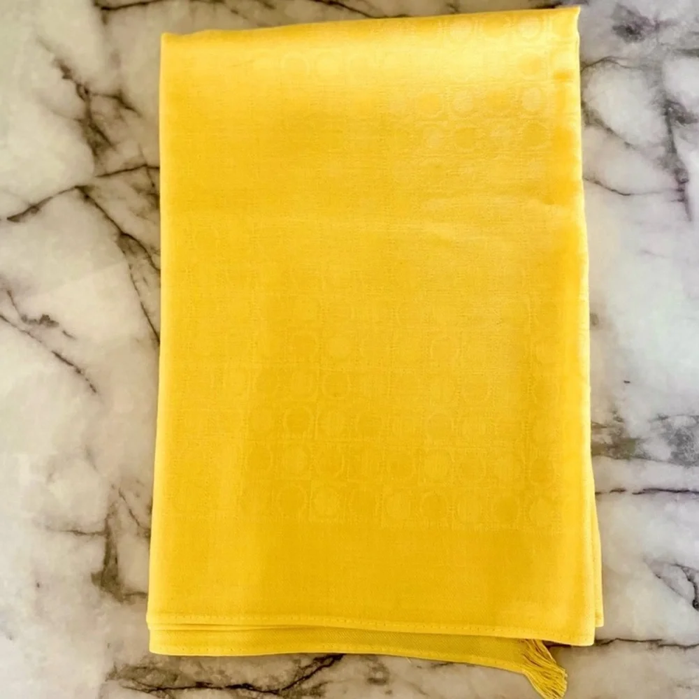 Salvatore Ferragamo shawl soft yellow color - Picture 5 of 8
